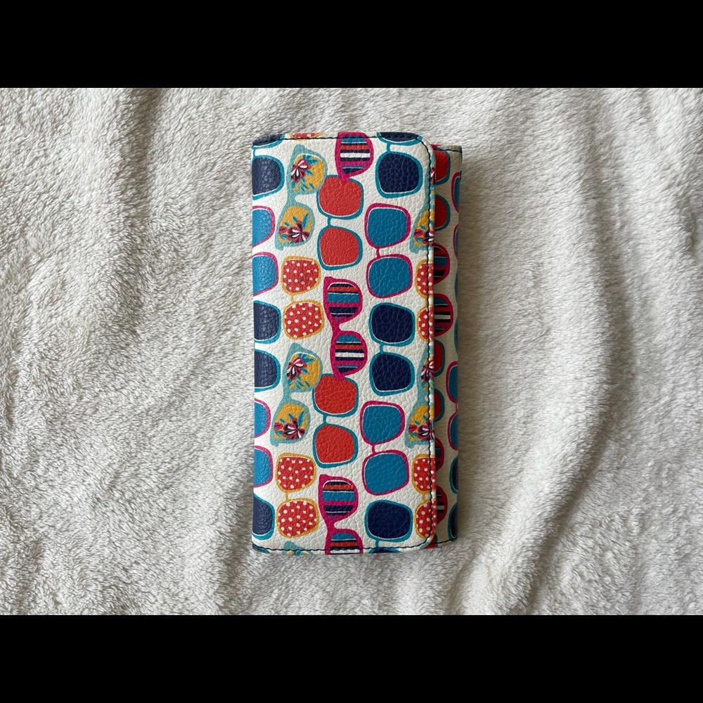 Fossil leather wallet sunglasses pattern